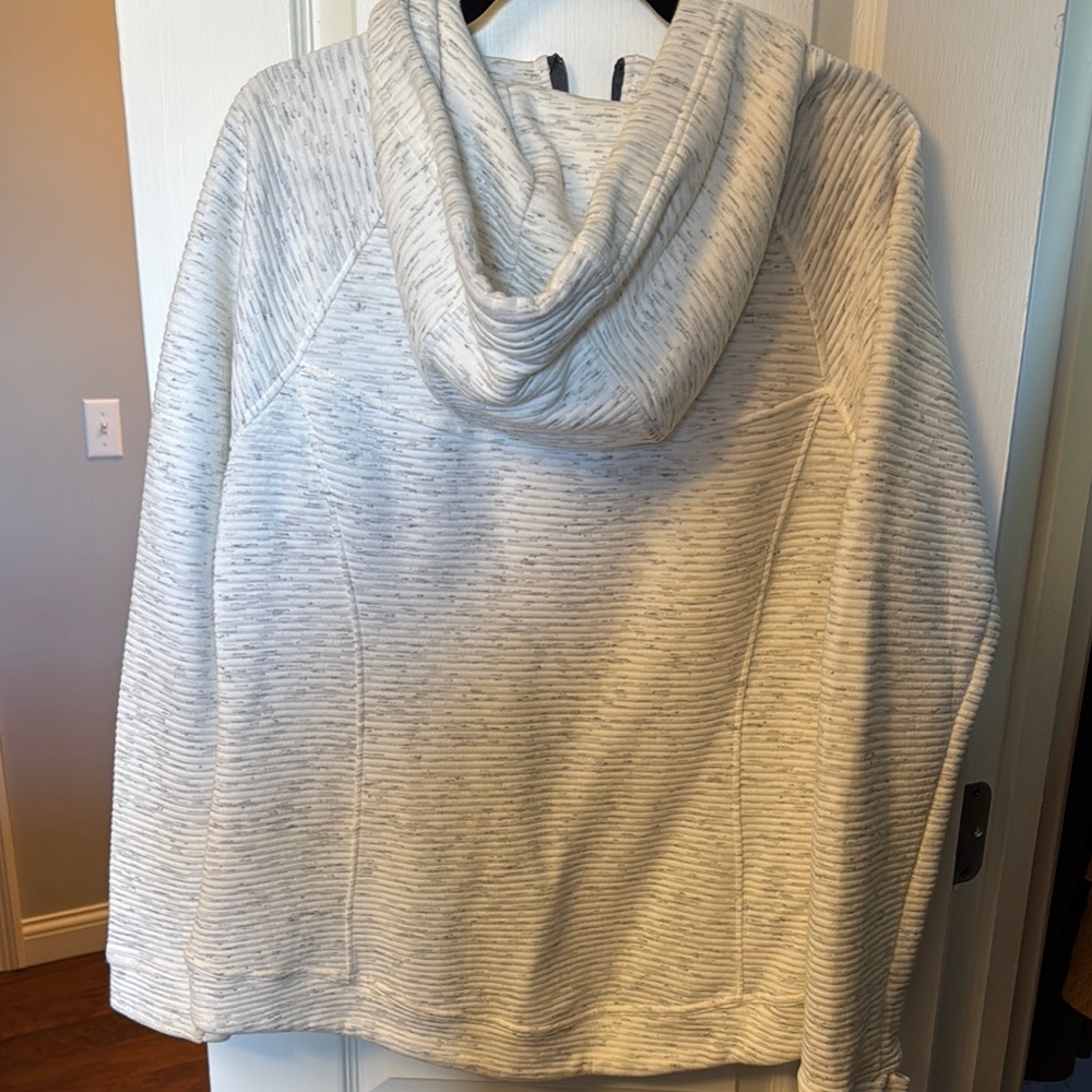 Te Verde Women's Gray Hooded Jacket - Picture 5 of 5